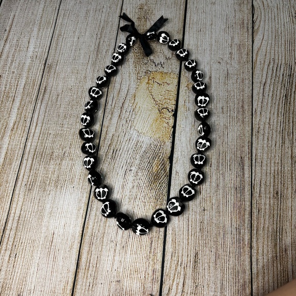 White Honu Turtle Kukui Nut Lei Necklace NWOT - Picture 1 of 4